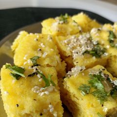 A picture of Instant Besan Flour Khaman.