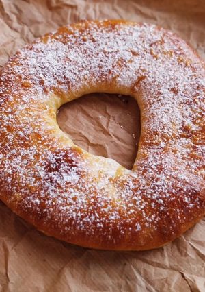 Una foto de Roscón de crema y manzana caramelizada