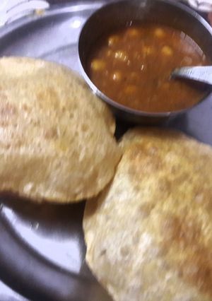 A picture of Poori Chole no onion no garlic.