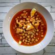 Garbanzos con migas de bacalao