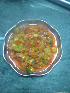 લીલી ડુંગળી ટામેટા નું શાક(Spring onion Tomato sabji recipe in Gujarati) રેસીપી મુખ્ય ફોટો