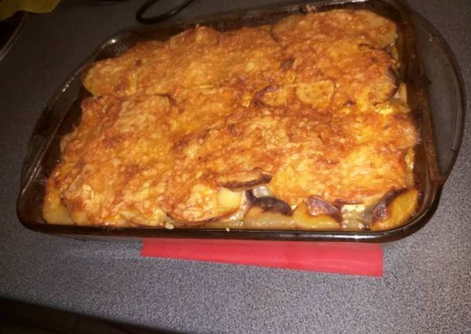 Запеканка картофельная с курицей, грибами и кабачком