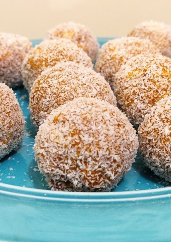 Una foto de Trufas con dulce de leche y frutos secos 😋😋