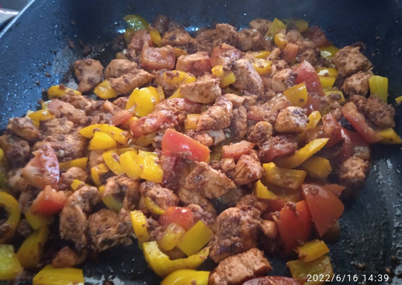Pechuga de pollo con chorizo y pimiento