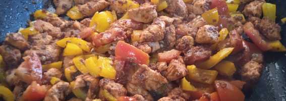 Pechuga de pollo con chorizo y pimiento