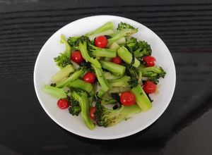 Foto resep Tumis Brokoli Tomat Ceri
