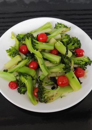 Foto resep Tumis Brokoli Tomat Ceri
