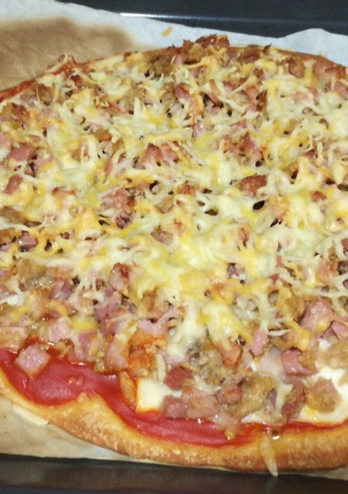 Una foto de Pizza de bacon y atún