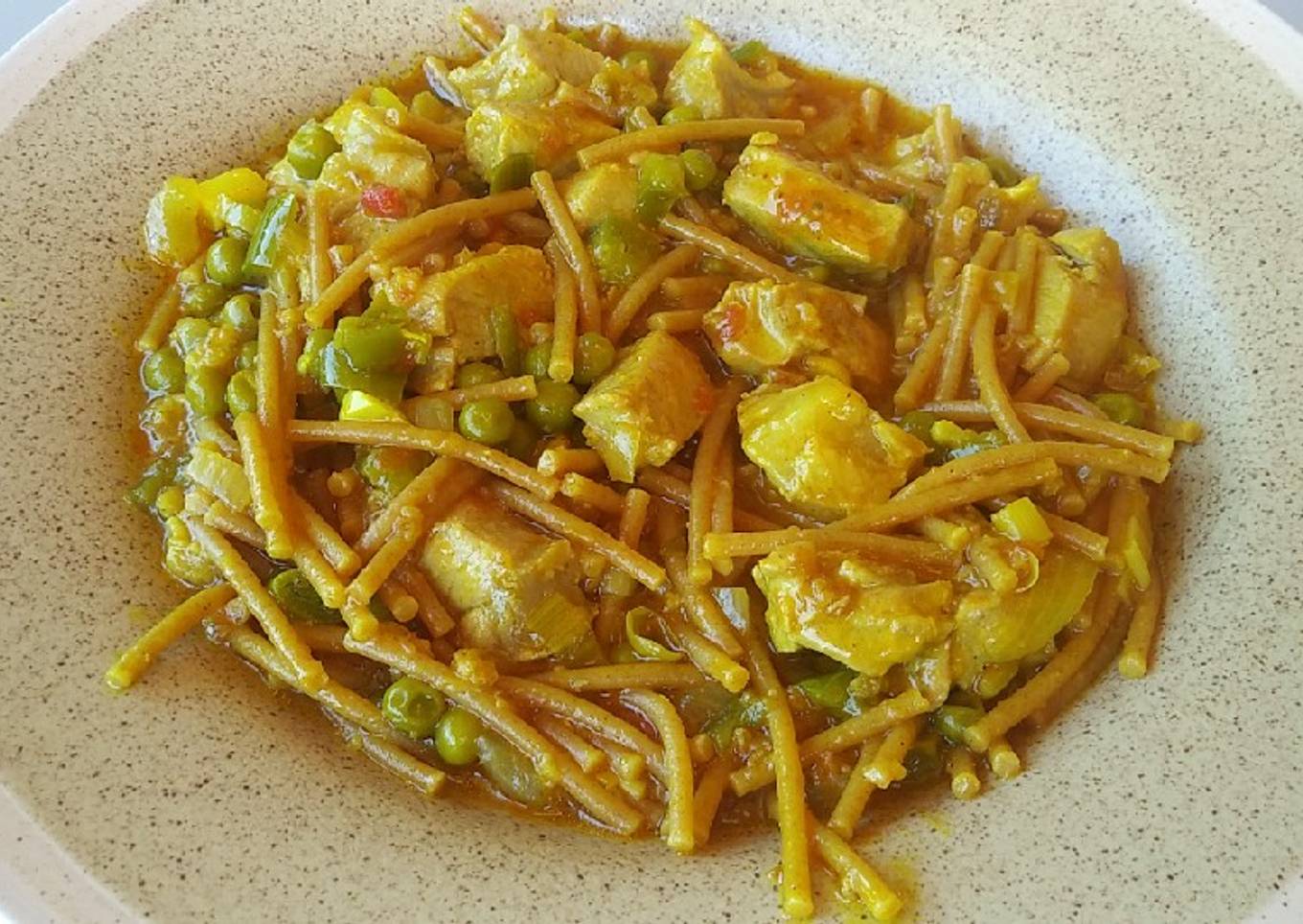 Fideos guisados con atún