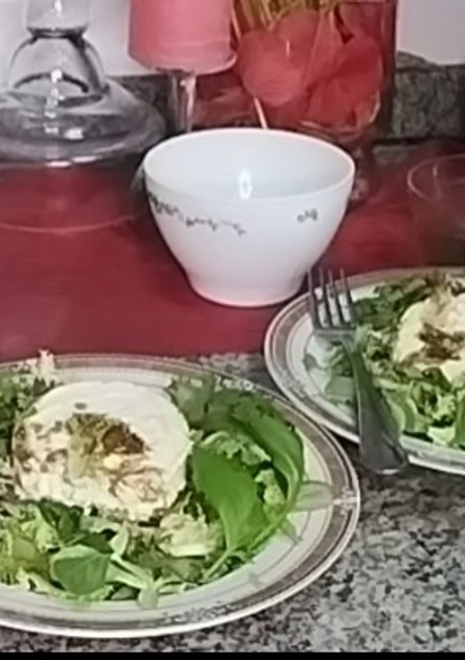 Una foto de Ensalada de queso de cabra a la plancha