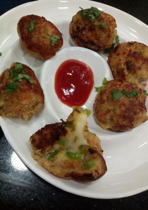 A picture of Khichdi Arancini (Khichdi Ke Pakode).