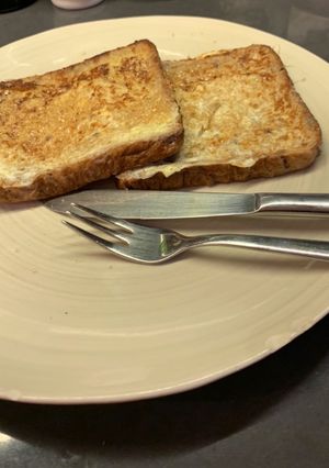 A picture of French toast.