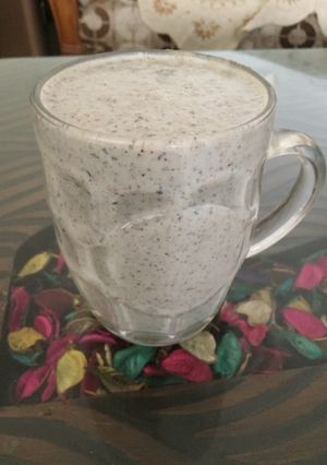A picture of Banana chia seeds smoothie.