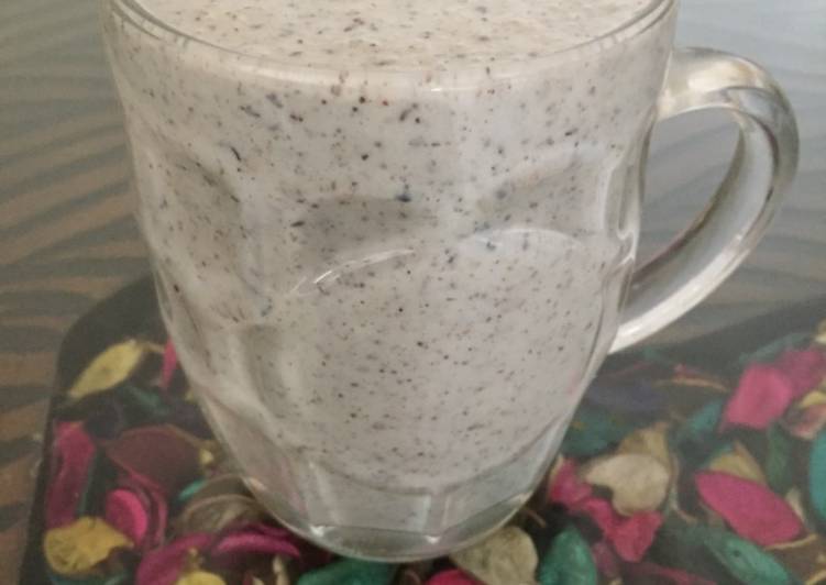 How to Make Super Quick Homemade Banana chia seeds smoothie