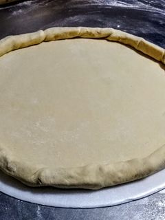 Una foto de MASA para Pizza con Borde de Queso...!