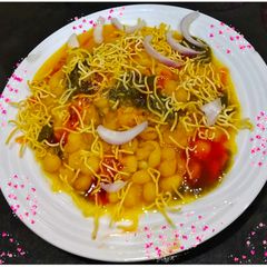 A picture of Ragda Chaat-Matar Chaat.