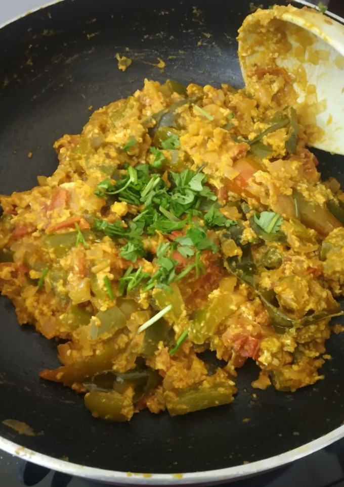 குடைமிளகாய்  முட்டை பொரியல் செய்முறை முக்கிய புகைப்படம்