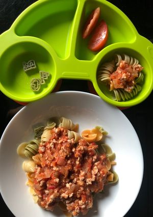 รูปของ ฟูซิลี่ราดซอสมะเขือเทศหมูสับ BLW