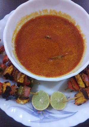 A picture of Paneer tikka with gravy.