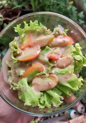 Foto resep Salad simple hasil panen kebun sendiri