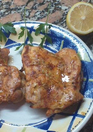 Una foto de Pata y muslo deshuesado al limón