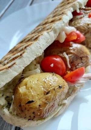 Une photo de Panini méditerranéen au poulet