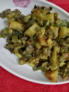 फ्रेंच बीन्स आलू की सब्जी (French beans aloo ki sabzi recipe in Hindi) रेसिपी मुख्य फोटो