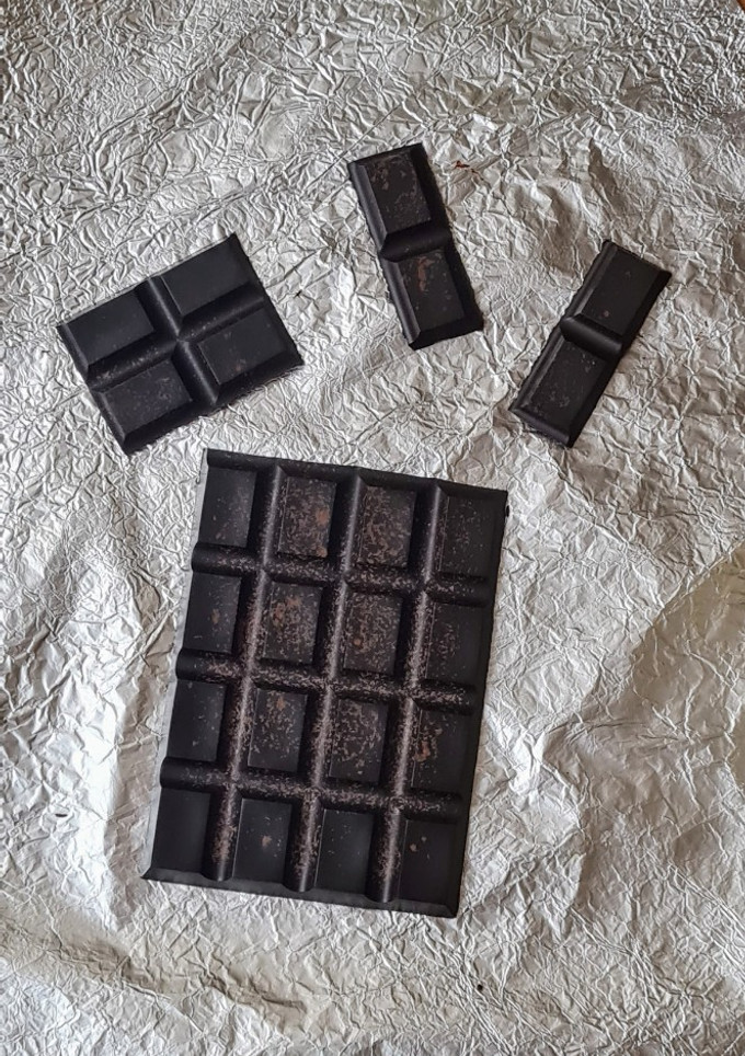 Una foto de "Chocolate" cetogénico ❤️ Chocolatinas de 2 ingredientes en 5 minutos, receta más keto, ¡imposible!