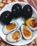 Trứng lòng đào ngâm trà