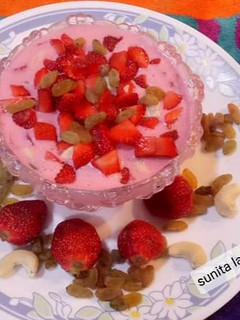 शाही स्ट्रॉबेरी क्रीम (Shahi strawberry cream recipe in hindi) रेसिपी मुख्य फोटो
