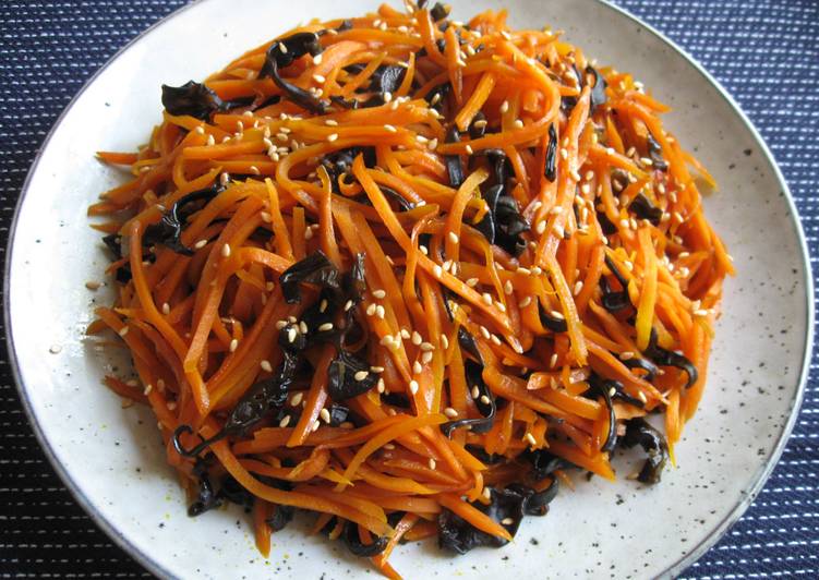 Steps to Prepare Any-night-of-the-week ‘Kimpira’ Carrot &amp; Black Fungus