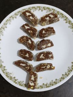 રોયલ ચોકો ખજૂર રોલ (Choco Khajur Roll Recipe in Gujarati) રેસીપી મુખ્ય ફોટો