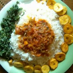 White rice,tomatoes sauce,plantain and spinach leave A picture of White rice,tomatoes sauce,plantain and spinach leave.