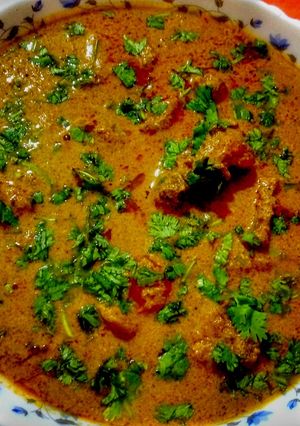 A picture of Maharashtrian Tambda Rassa (Kolhapuri Style Spicy Chicken Curry).