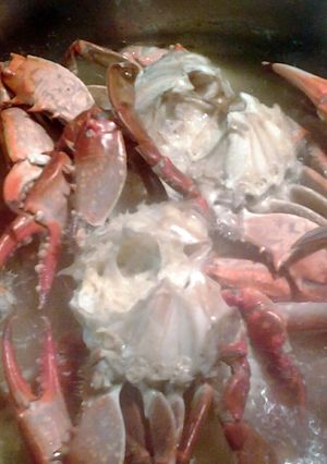 A picture of blue crabs boiled.