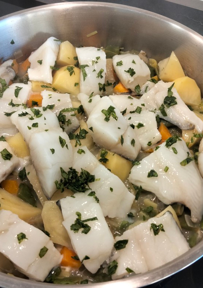 Una foto de Bacalao con verduras