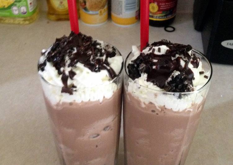 Steps to Prepare Ultimate Oreo Milkshake