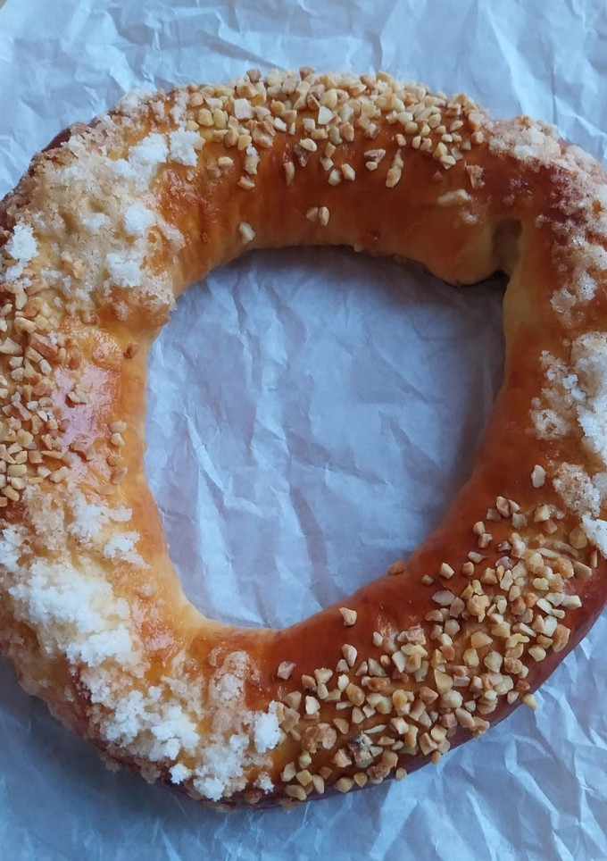 Una foto de Roscón de Reyes 2025 v1: Relleno de mazapán