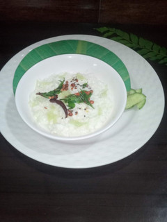कुकुम्बर कर्ड राइस (Cucumber curd rice recipe in Hindi) रेसिपी मुख्य फोटो