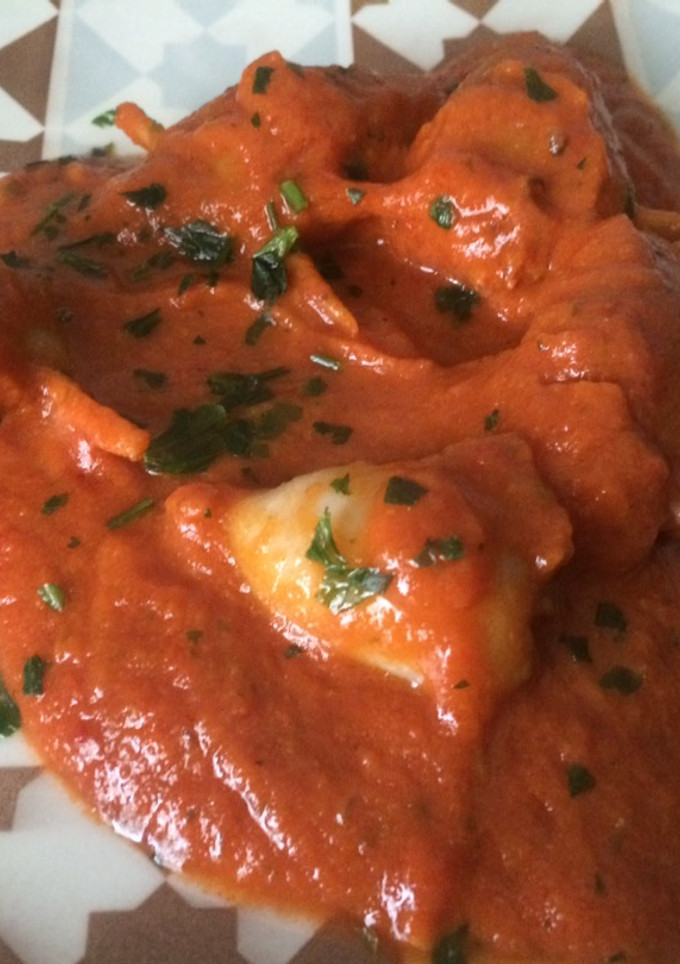 Una foto de Chipirones rellenos en salsa