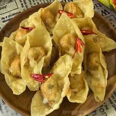 A picture of Pangsit Goreng Isi Ayam.