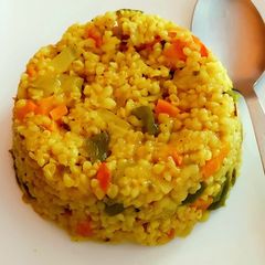 A picture of Vegetable Daliya (Broken wheat) Upma.
