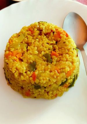 A picture of Vegetable Daliya (Broken wheat) Upma.