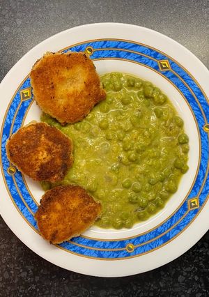Mentás zöldborsófőzelék fasírttal recept fotója