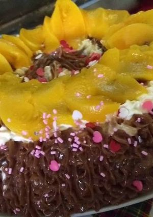 Una foto de Torta de durazno y dulce de leche