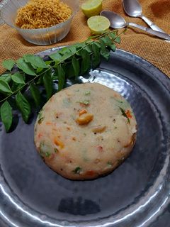 रवा उपमा (स्ट्रीट स्टाइल) (Rava upma / street style recipe in hindi) रेसिपी मुख्य फोटो