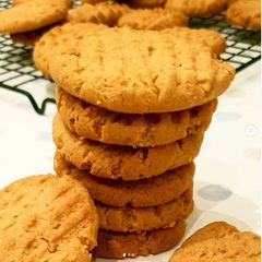 A picture of Vegan Peanut Butter Cookies.