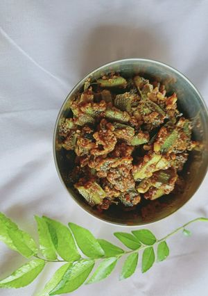 भरवा भेंडी (bharwa bhendi recipe in marathi) रेसिपी चे मुख्य फोटो 