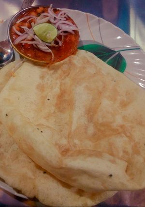 A picture of Chhole Bhature.