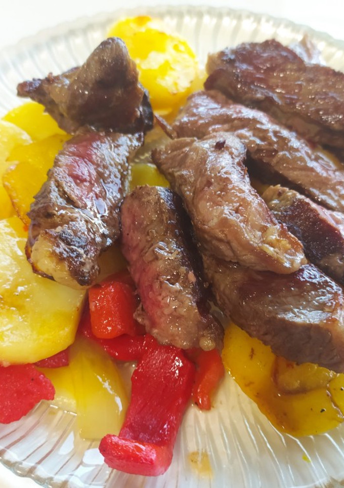 Una foto de Entrecot con patatas al azafrán